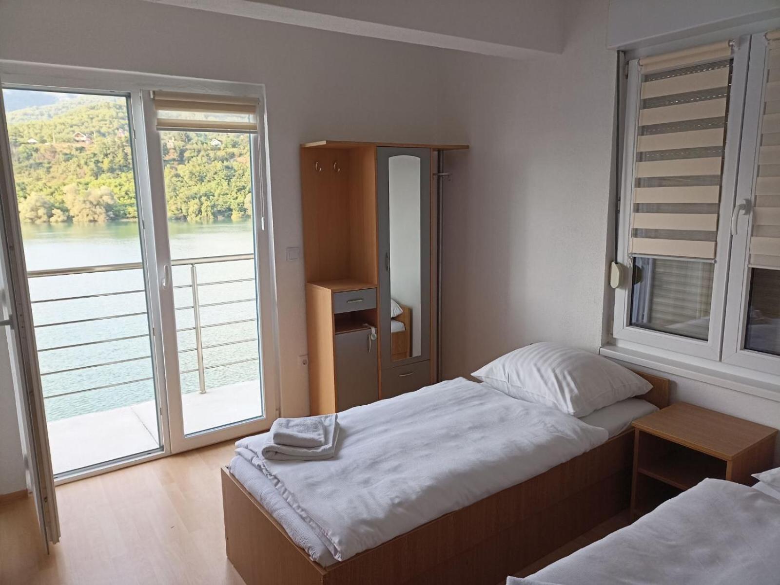 S&R Lake View Hostel Кониц Экстерьер фото